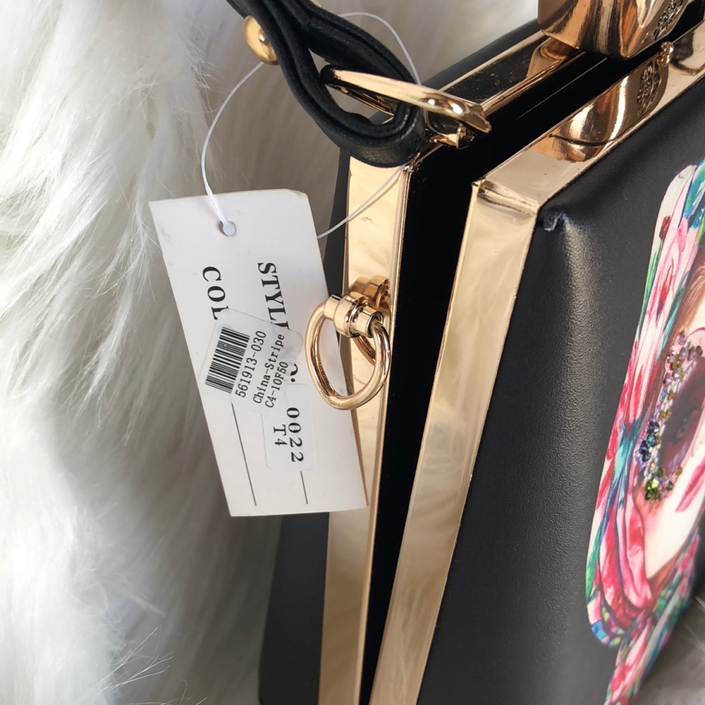 Purses - Picture 5 of 6